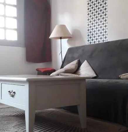 1 Er Etage , St Goustan Port *